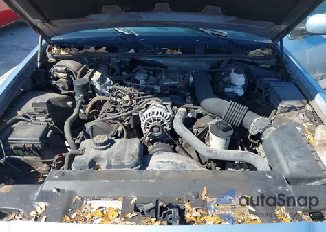 1998 Mercury Grand Marquis z USA, uszkodzony, nr VIN 2MEFM75WXWX602515